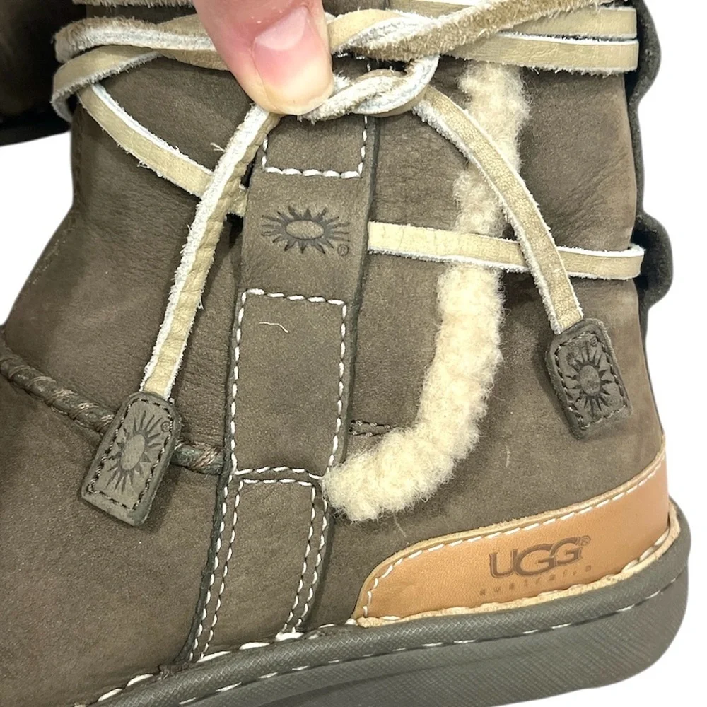 UGG La Jolla Taupe Leather Boho Moccasin Shearling Lined Winter Ankle Booties